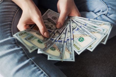 Cum poate un student să câștige bani acasă